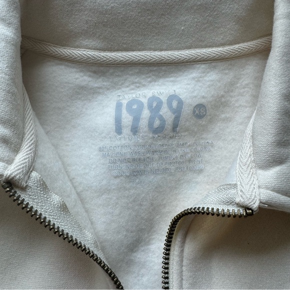 Taylor Swift We Found Wonderland Quarter Zip XS NWOT - Picture 5 of 8